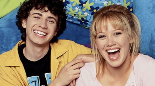 Hilary Duff comparte la foto más esperada de la secuela de ‘Lizzie McGuire’: ¡junto a Gordon! Hilary Duff comparte la foto más esperada de la secuela de ‘Lizzie McGuire’: ¡junto a Gordon!
