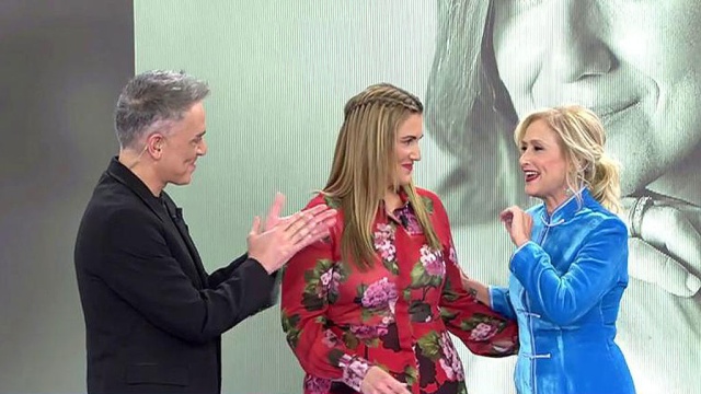 Cristina Cifuentes se presenta en ‘Sálvame’ y recibe una oferta de trabajo Cristina Cifuentes se presenta en ‘Sálvame’ y recibe una oferta de trabajo