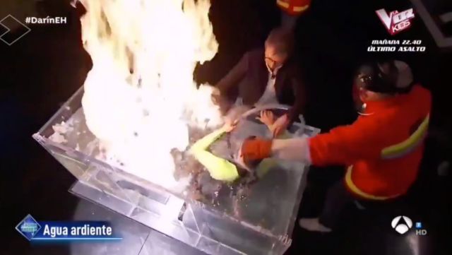 Susto en ‘El Hormiguero’ con Pablo Motos quemado y un colaborador al borde del ahogo Susto en ‘El Hormiguero’ con Pablo Motos quemado y un colaborador al borde del ahogo