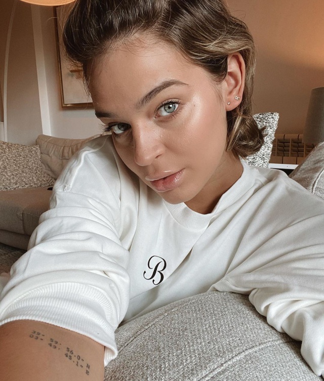 Así era Laura Escanes de pequeña: la modelo abre su álbum de recuerdos Así era Laura Escanes de pequeña: la modelo abre su álbum de recuerdos