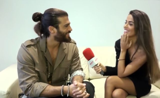 El flechazo de Can Yaman con Violeta Mangriñan: pidió que solo le entrevistara ella El flechazo de Can Yaman con Violeta Mangriñan: pidió que solo le entrevistara ella
