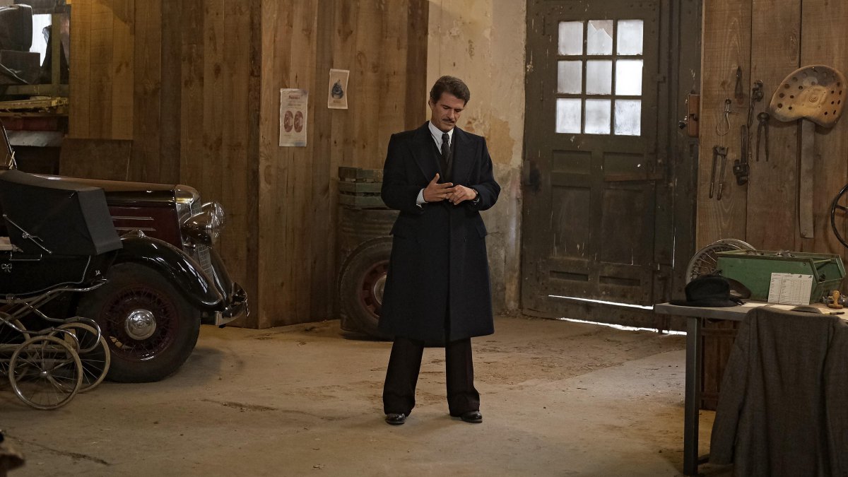 Rodolfo Sancho vuelve a ‘El Ministerio del tiempo’ y tenemos las primeras imágenes Rodolfo Sancho vuelve a ‘El Ministerio del tiempo’ y tenemos las primeras imágenes