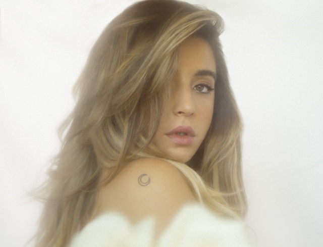 Lola Índigo - Luna: Su nuevo hechizo es un reggaetón lento con el sello de la mujer bruja Lola Índigo - Luna: Su nuevo hechizo es un reggaetón lento con el sello de la mujer bruja