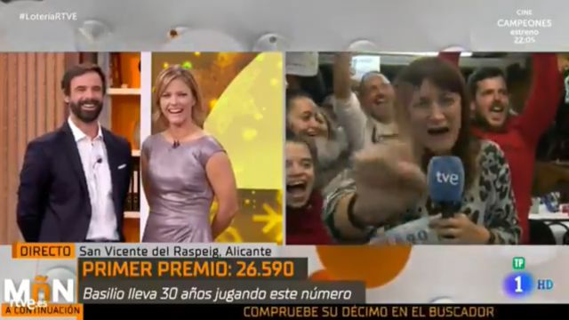 Así celebró una reportera de TVE que le había tocado el gordo de la lotería de Navidad Así celebró una reportera de TVE que le había tocado el gordo de la lotería de Navidad