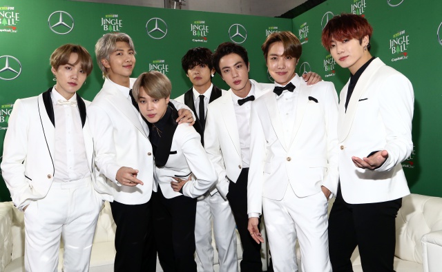 BTS canta un villancico en español y demuestra su nueva habilidad BTS canta un villancico en español y demuestra su nueva habilidad