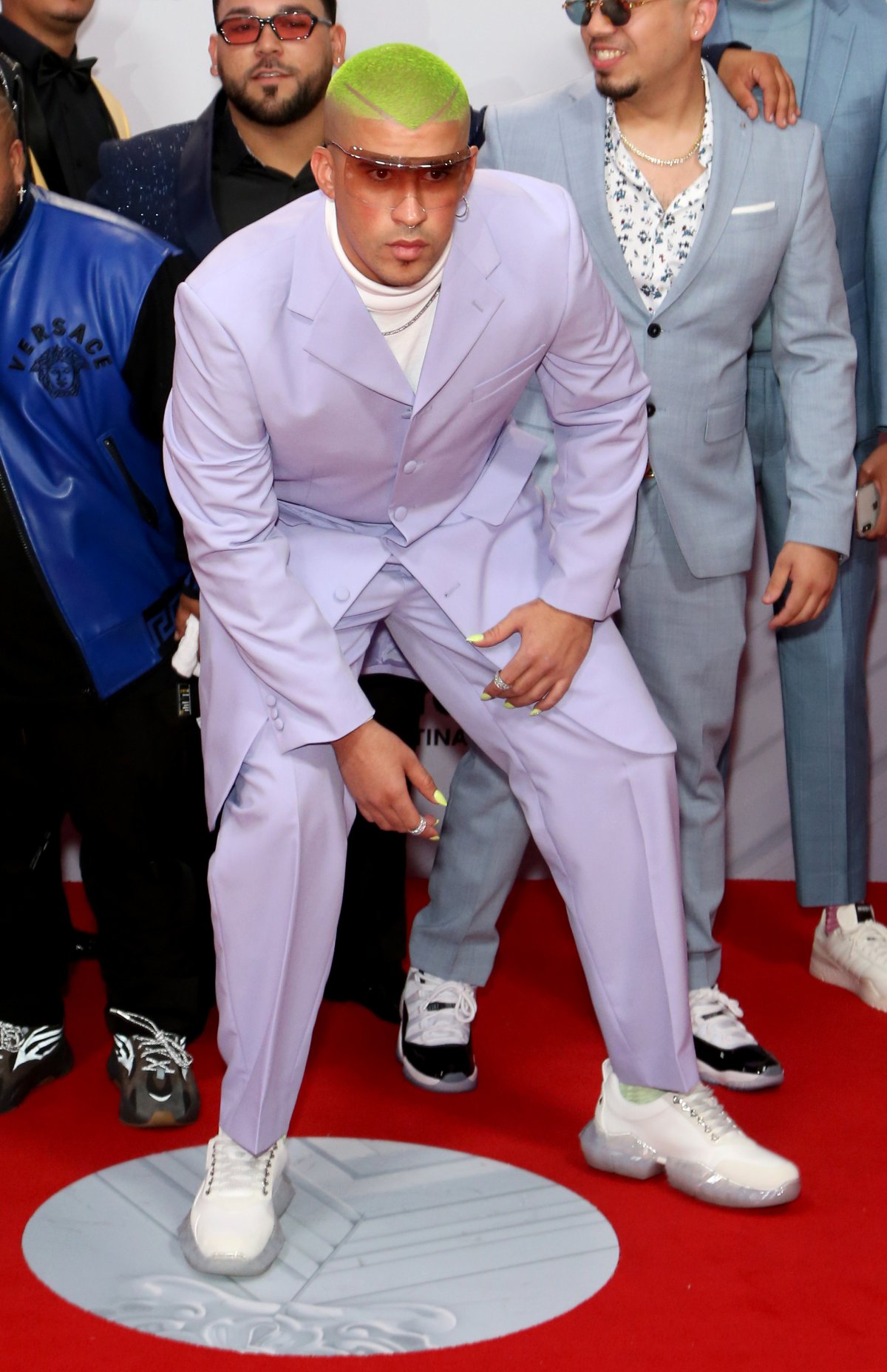 Bad Bunny Uñas pintadas: La moda que conquista a los artistas masculinos