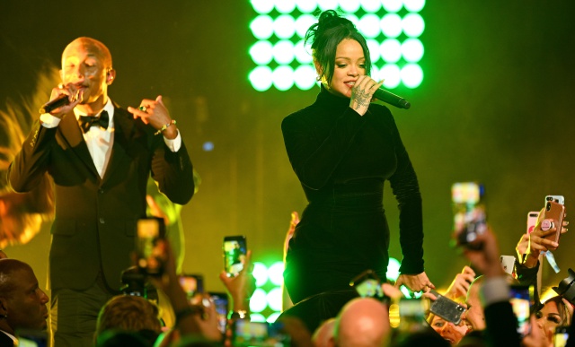 SAMPLEANDO: BLACK EYED PEAS, AMY WINEHOUSE, WILL SMITH, RIHANNA Y OTROS ARTISTAS QUE USARON SAMPLES PARA SUS GRANDES ÉXITOS (VOLUMEN II) SAMPLEANDO: BLACK EYED PEAS, AMY WINEHOUSE, WILL SMITH, RIHANNA Y OTROS ARTISTAS QUE USARON SAMPLES PARA SUS GRANDES ÉXITOS (VOLUMEN II)