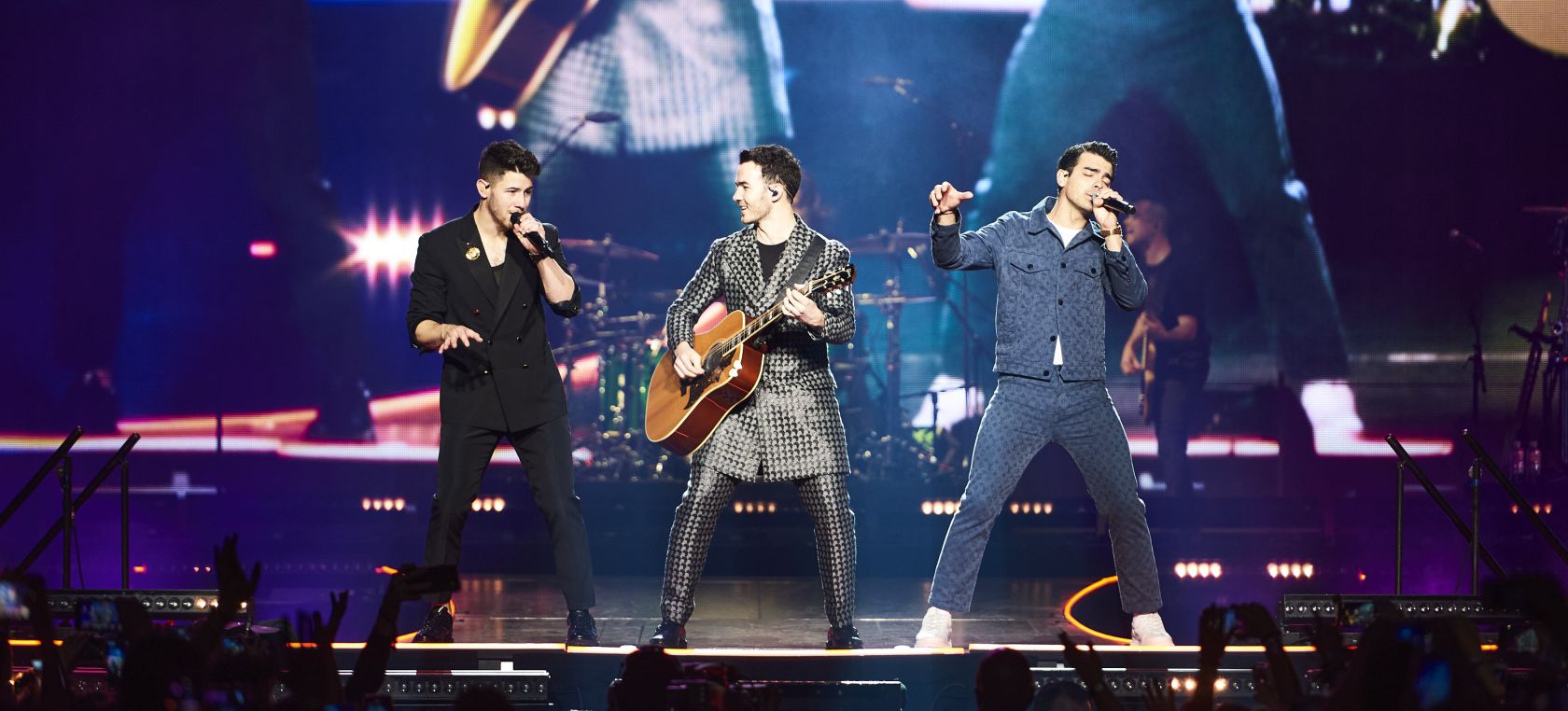 Jonas Brothers convierte el WiZink Center de Madrid en una fiesta para veinteañeros nostálgicos Jonas Brothers convierte el WiZink Center de Madrid en una fiesta para veinteañeros nostálgicos