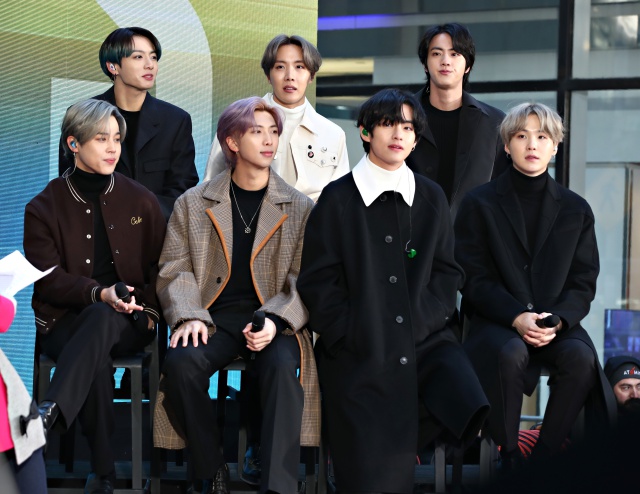 BTS interpreta ‘ON’ en mitad de la Grand Central Terminal de Nueva York BTS interpreta ‘ON’ en mitad de la Grand Central Terminal de Nueva York