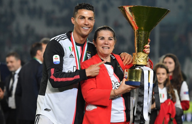 Dolores Aveiro, la madre de Cristiano Ronaldo, ingresada por un derrame cerebral Dolores Aveiro, la madre de Cristiano Ronaldo, ingresada por un derrame cerebral
