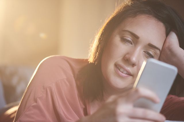 El coronavirus llega a Tinder El coronavirus llega a Tinder