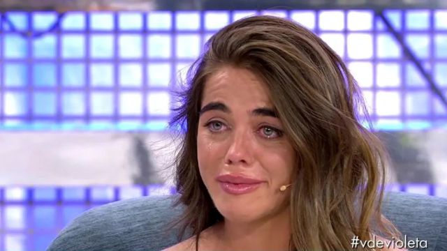 Violeta Mangriñán se derrumba y confiesa que Fabio le ha sido infiel: “Me ha hecho sufrir muchísimo” Violeta Mangriñán se derrumba y confiesa que Fabio le ha sido infiel: “Me ha hecho sufrir muchísimo”