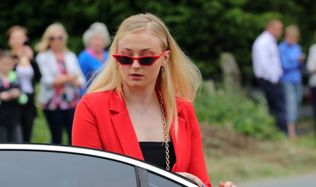Sophie Turner atuendo Kit Harington Sophie Turner atuendo Kit Harington