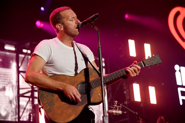 Chris Martin versiona a David Bowie en un concierto en redes sociales Chris Martin versiona a David Bowie en un concierto en redes sociales