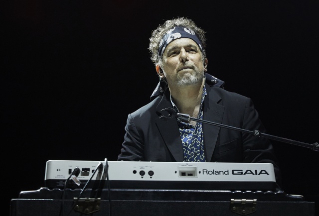 Un 28 de marzo de 1998, Andrés Calamaro aterrizó en lo más alto para quedarse Un 28 de marzo de 1998, Andrés Calamaro aterrizó en lo más alto para quedarse