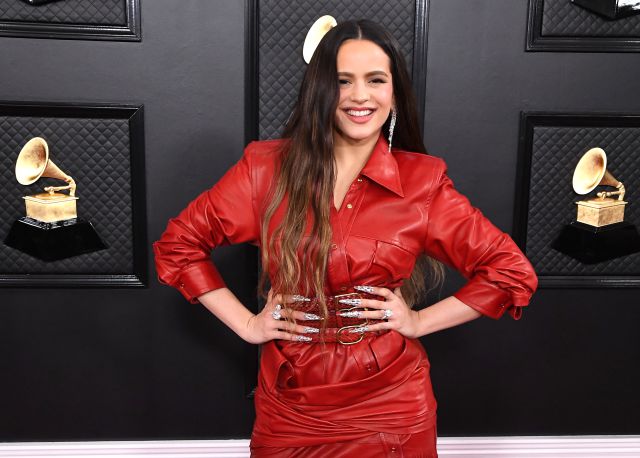 Rosalía se corta el pelo y apuesta por una de las tendencias de la temporada Rosalía se corta el pelo y apuesta por una de las tendencias de la temporada