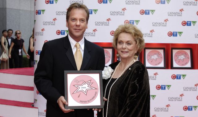Kiefer Sutherland madre Shirley Douglas muere Kiefer Sutherland madre Shirley Douglas muere