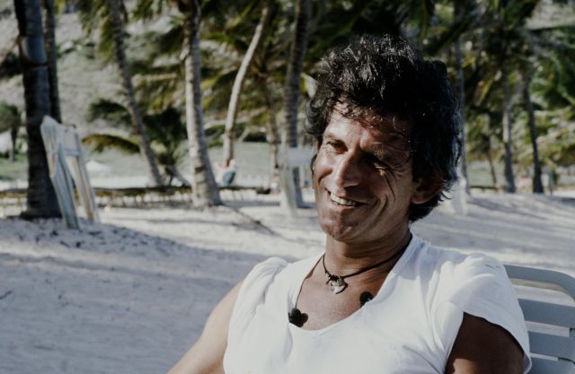 El día que Keith Richards escapó de la muerte tras caerse de un cocotero El día que Keith Richards escapó de la muerte tras caerse de un cocotero
