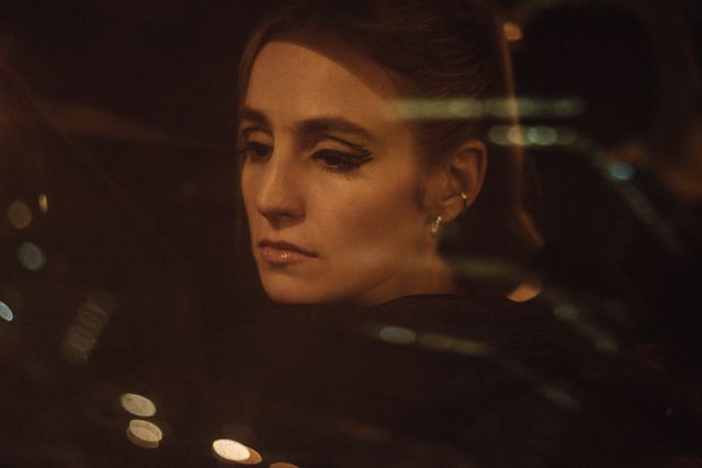 María Escarmiento publica nueva canción: ‘Otra noche’ con El Mini María Escarmiento publica nueva canción: ‘Otra noche’ con El Mini