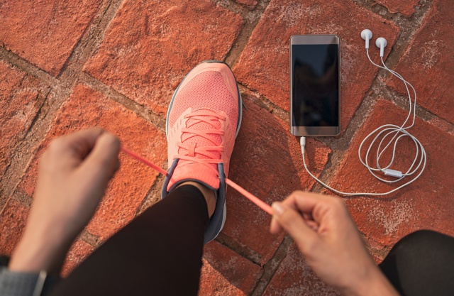 Perrea y entrena en la calle con nuestras playlists de los éxitos más urbanos Perrea y entrena en la calle con nuestras playlists de los éxitos más urbanos