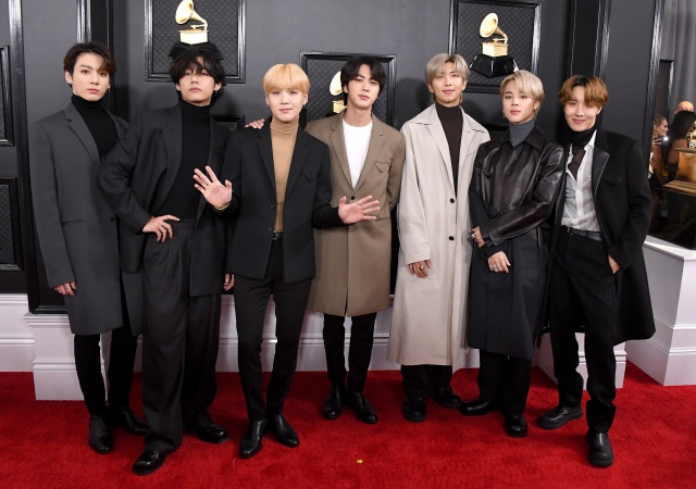 D-X, el misterioso código que ha revolucionado a los fans de BTS D-X, el misterioso código que ha revolucionado a los fans de BTS