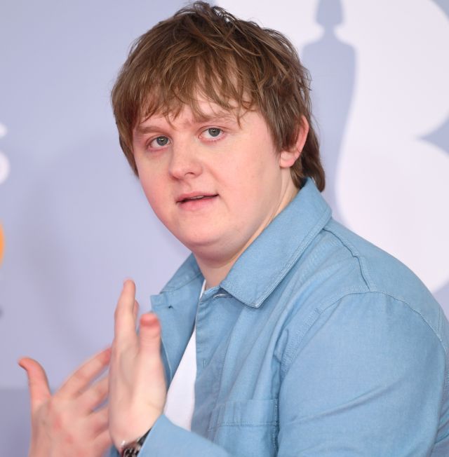 Lewis Capaldi, Dua Lipa y Fred de Palma con Ana Mena van a por el Nº1 este sábado Lewis Capaldi, Dua Lipa y Fred de Palma con Ana Mena van a por el Nº1 este sábado
