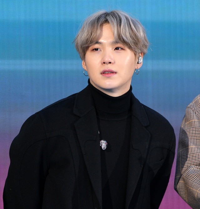 Agust D (Suga) vuelve al ritmo de ‘Daechwita’ convertido en un poderoso emperador Agust D (Suga) vuelve al ritmo de ‘Daechwita’ convertido en un poderoso emperador