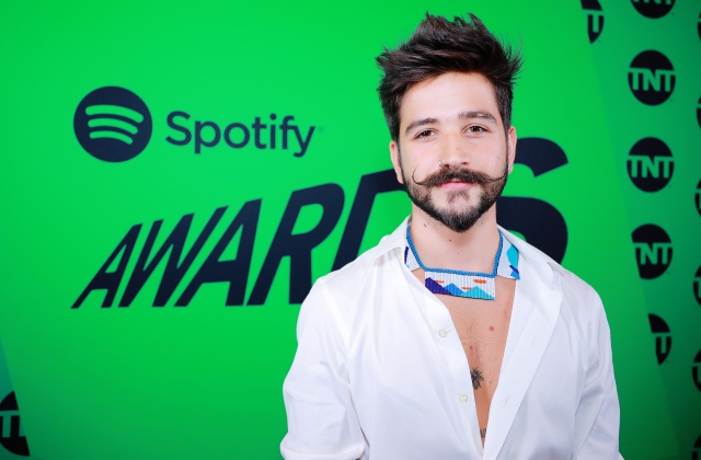 Camilo se tatúa el nombre de su mujer y le comparan con Anuel Camilo se tatúa el nombre de su mujer y le comparan con Anuel