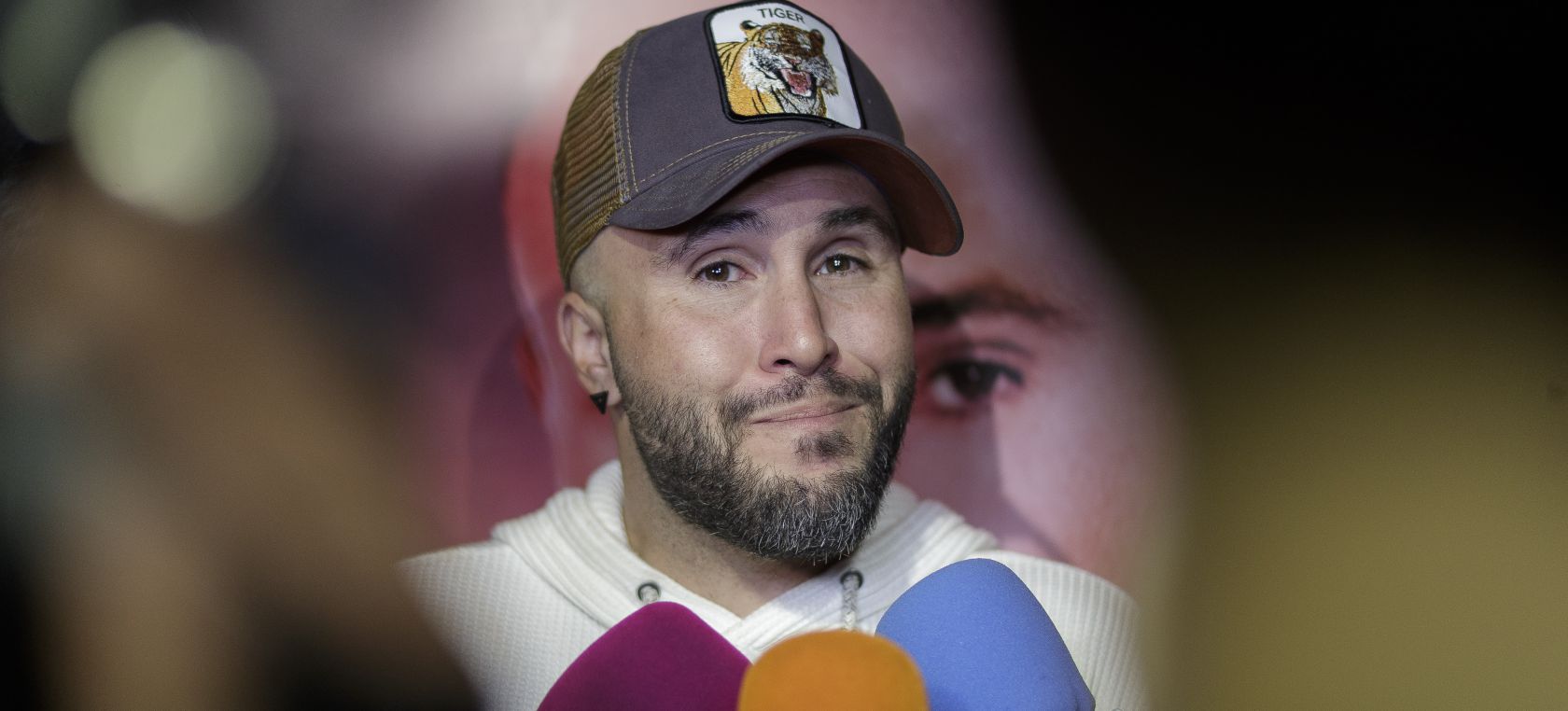 Kiko Rivera publica su versión con pelo y cómo sería de mujer: ¿Con cuál te quedas? Kiko Rivera publica su versión con pelo y cómo sería de mujer: ¿Con cuál te quedas?