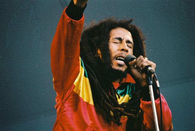 ¿Te gusta tanto el fútbol como a Bob Marley? Tenemos camisetas del rey del reggae para ti ¿Te gusta tanto el fútbol como a Bob Marley? Tenemos camisetas del rey del reggae para ti