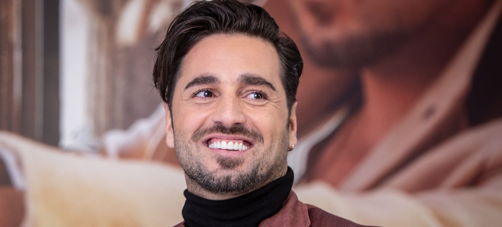 David Bustamante enseña su “pelo playa” y todos opinan lo mismo: “guapísimo” David Bustamante enseña su “pelo playa” y todos opinan lo mismo: “guapísimo”