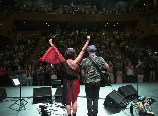 Amaral, en su gira más atípica: “La reacción del público es muy bestial” Amaral, en su gira más atípica: “La reacción del público es muy bestial”