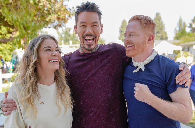 ¿Qué hace Mitchell de ‘Modern Family’ con LeAnn Rimes del ‘Bar Coyote’ en un programa de reformas? ¿Qué hace Mitchell de ‘Modern Family’ con LeAnn Rimes del ‘Bar Coyote’ en un programa de reformas?