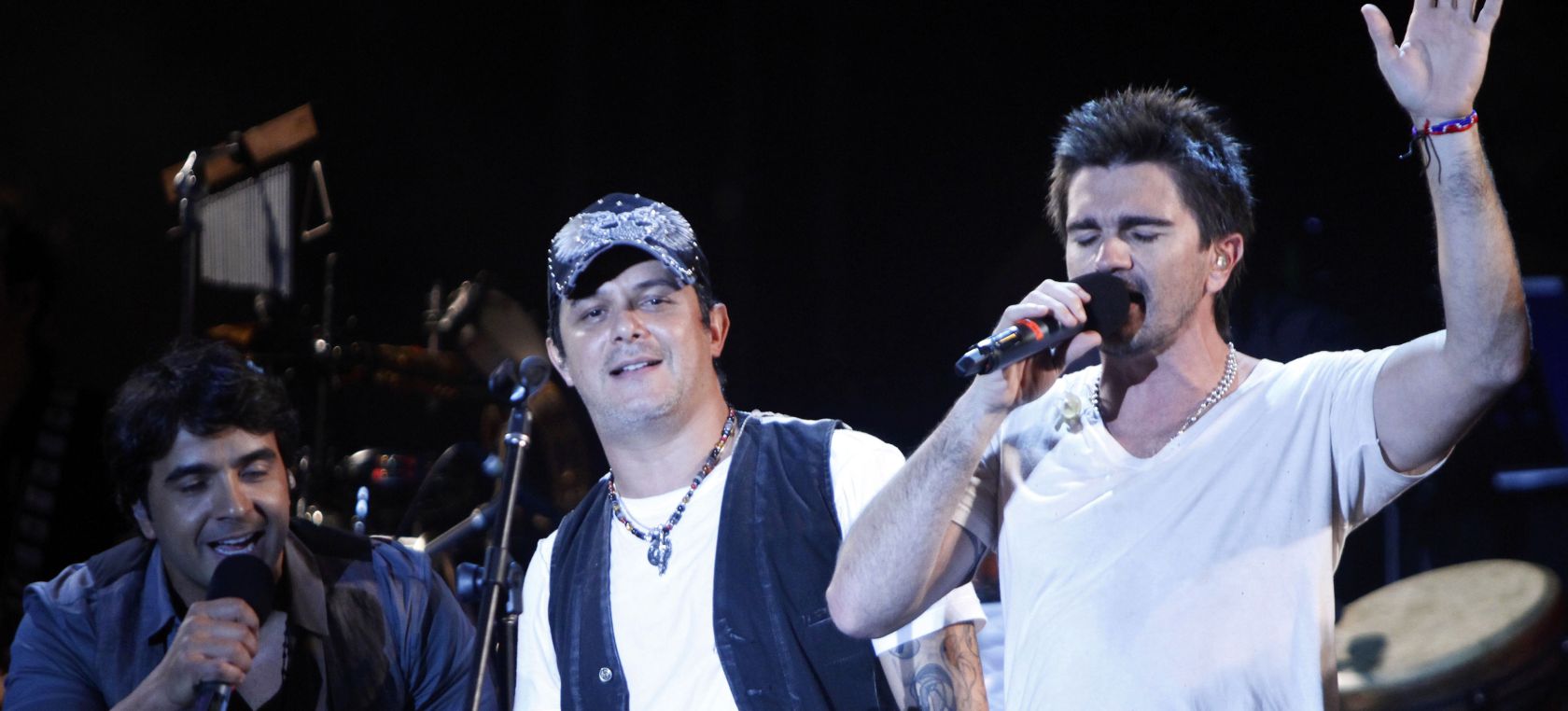 Fonsi Alejandro Sanz y Juanes Fonsi Alejandro Sanz y Juanes