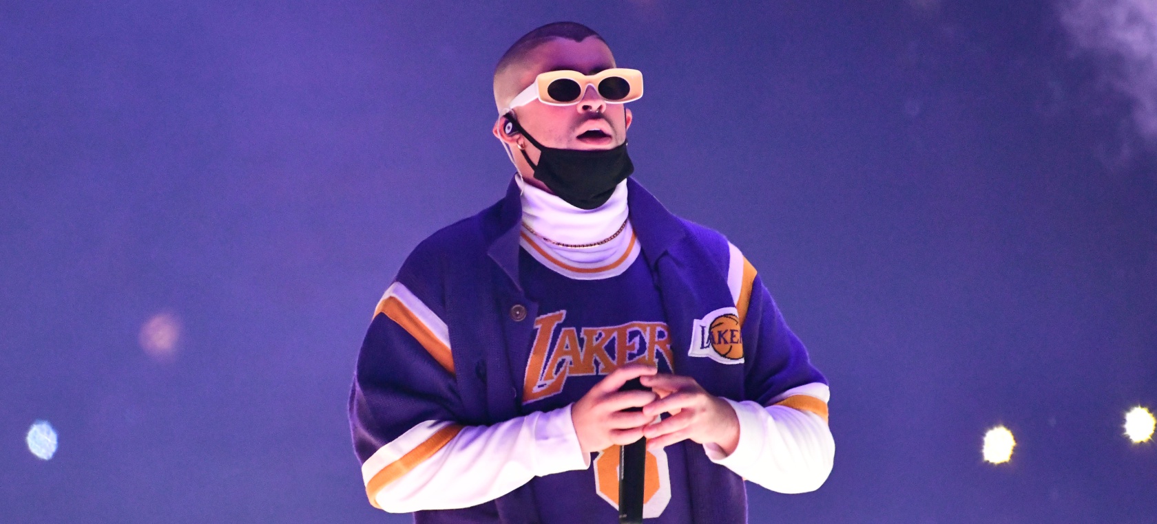 Bad Bunny improvisa un concierto en un autobús por Nueva York y así reaccionan sus fans Bad Bunny improvisa un concierto en un autobús por Nueva York y así reaccionan sus fans