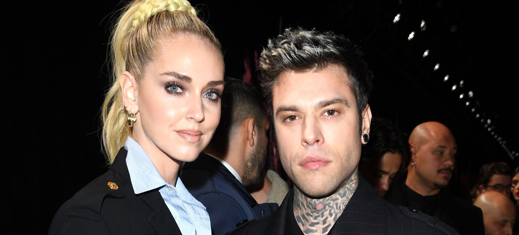 La pareja en el Versace Front- Row La pareja en el Versace Front- Row