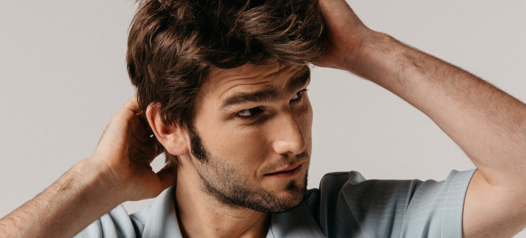 Lucas Vidal en ‘Alguien tiene que morir’: “Manolo Caro habló con Paco León porque le gusta lo que hago” Lucas Vidal en ‘Alguien tiene que morir’: “Manolo Caro habló con Paco León porque le gusta lo que hago”