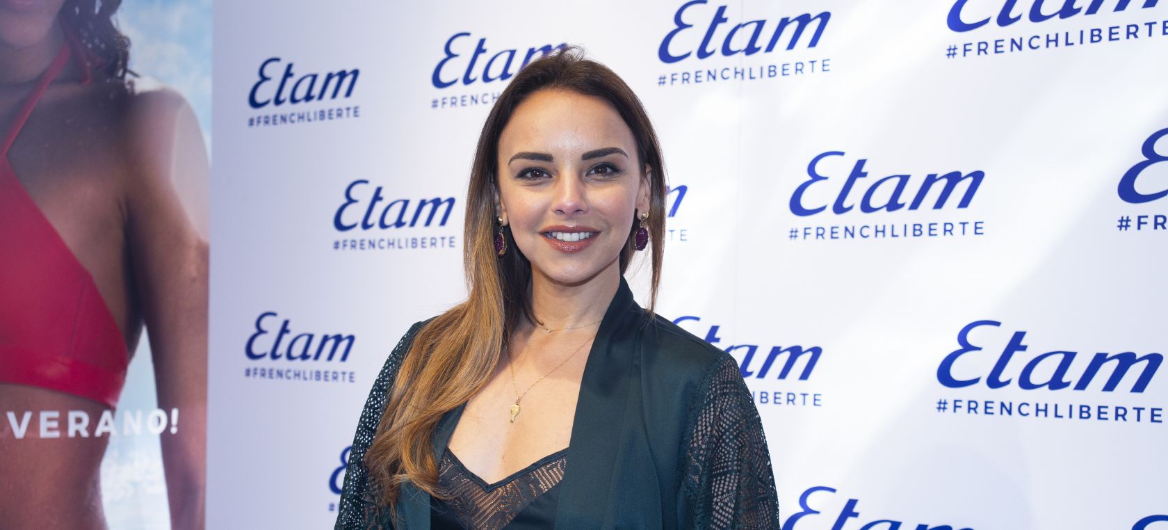 La prenda de moda que Chenoa ya llevaba en 2004 y quiere que vuelva La prenda de moda que Chenoa ya llevaba en 2004 y quiere que vuelva