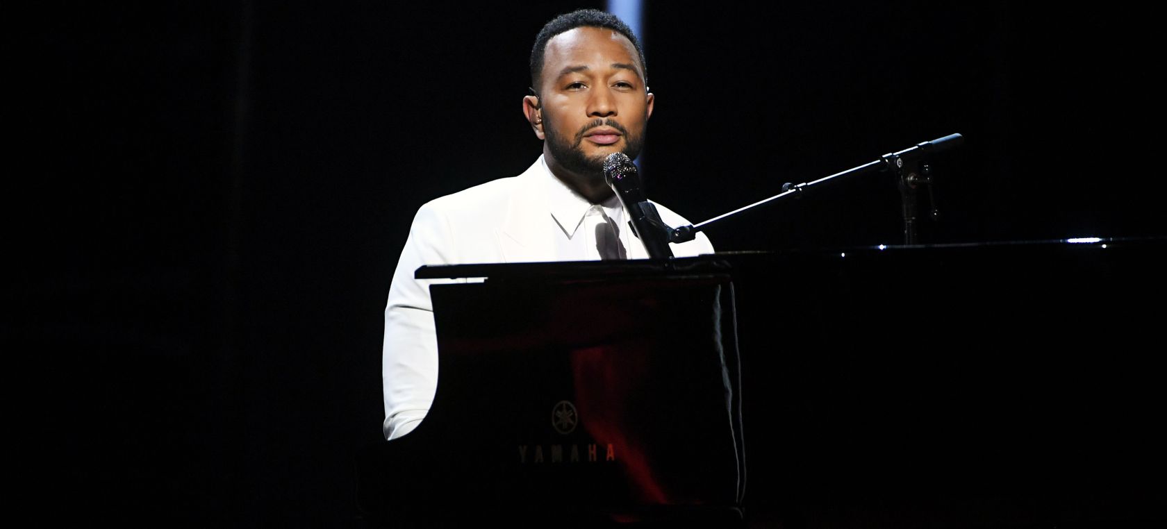 El cantante estadounidense, John Legend en su actuación en los Premios Billboard El cantante estadounidense, John Legend en su actuación en los Premios Billboard