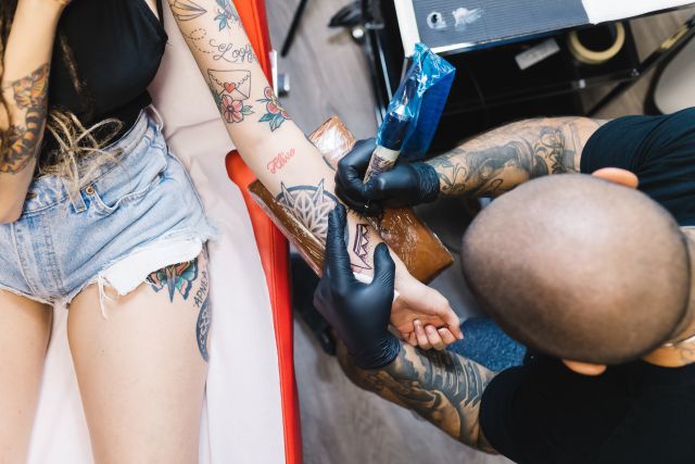 Consigue un récord Guinness por tatuarse 28 veces a su cantante favorito Consigue un récord Guinness por tatuarse 28 veces a su cantante favorito
