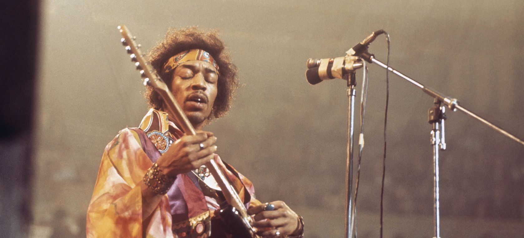Así aprendió Jimi Hendrix a tocar la guitarra en solitario Así aprendió Jimi Hendrix a tocar la guitarra en solitario