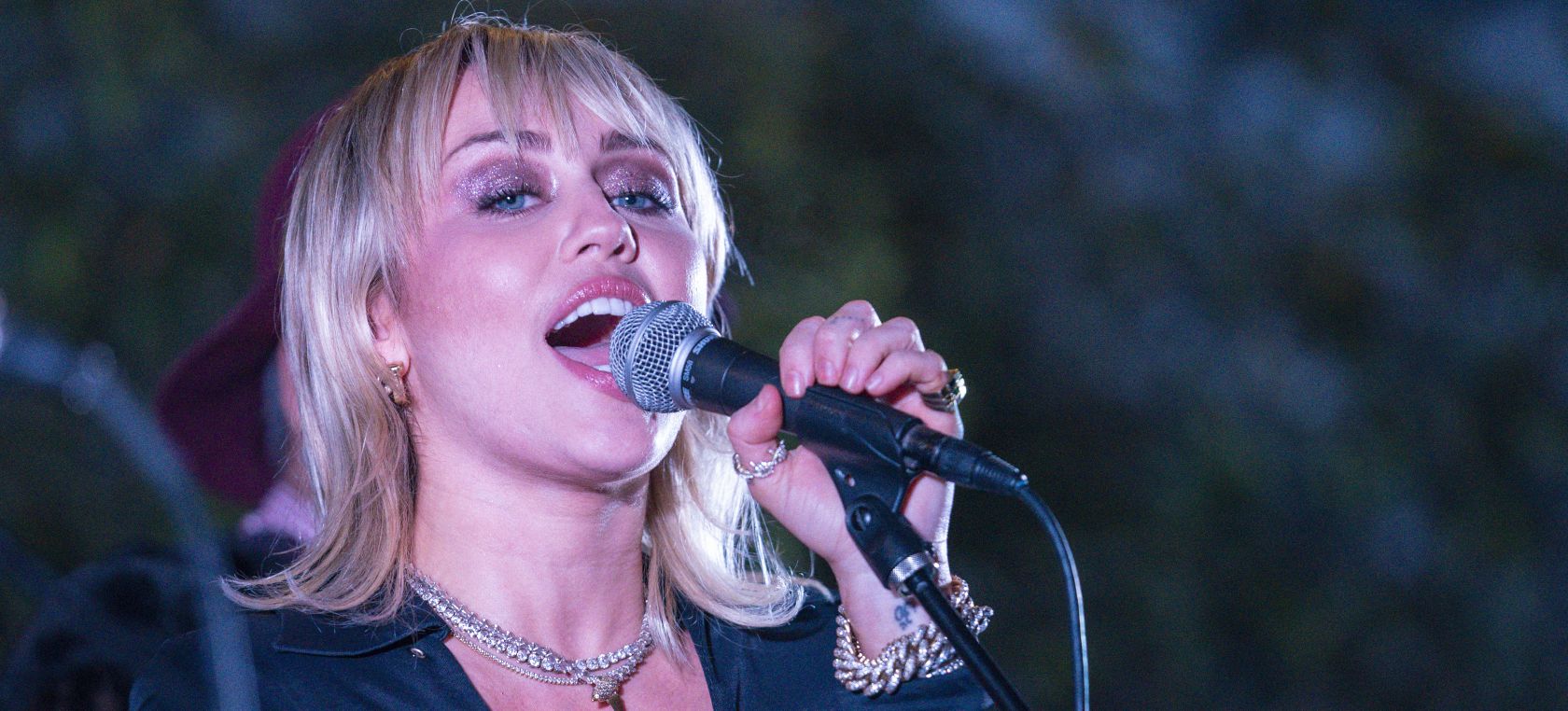 Miley Cyrus en el 50 Aniversario de The Doors Miley Cyrus en el 50 Aniversario de The Doors