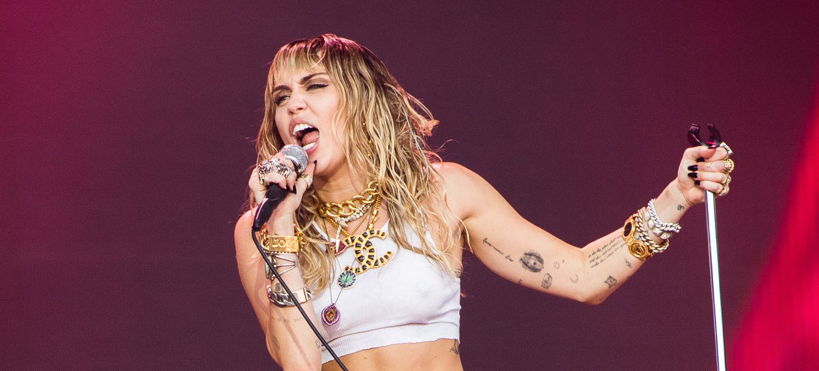 Miley Cyrus trabaja en un álbum de versiones de Metallica Miley Cyrus trabaja en un álbum de versiones de Metallica