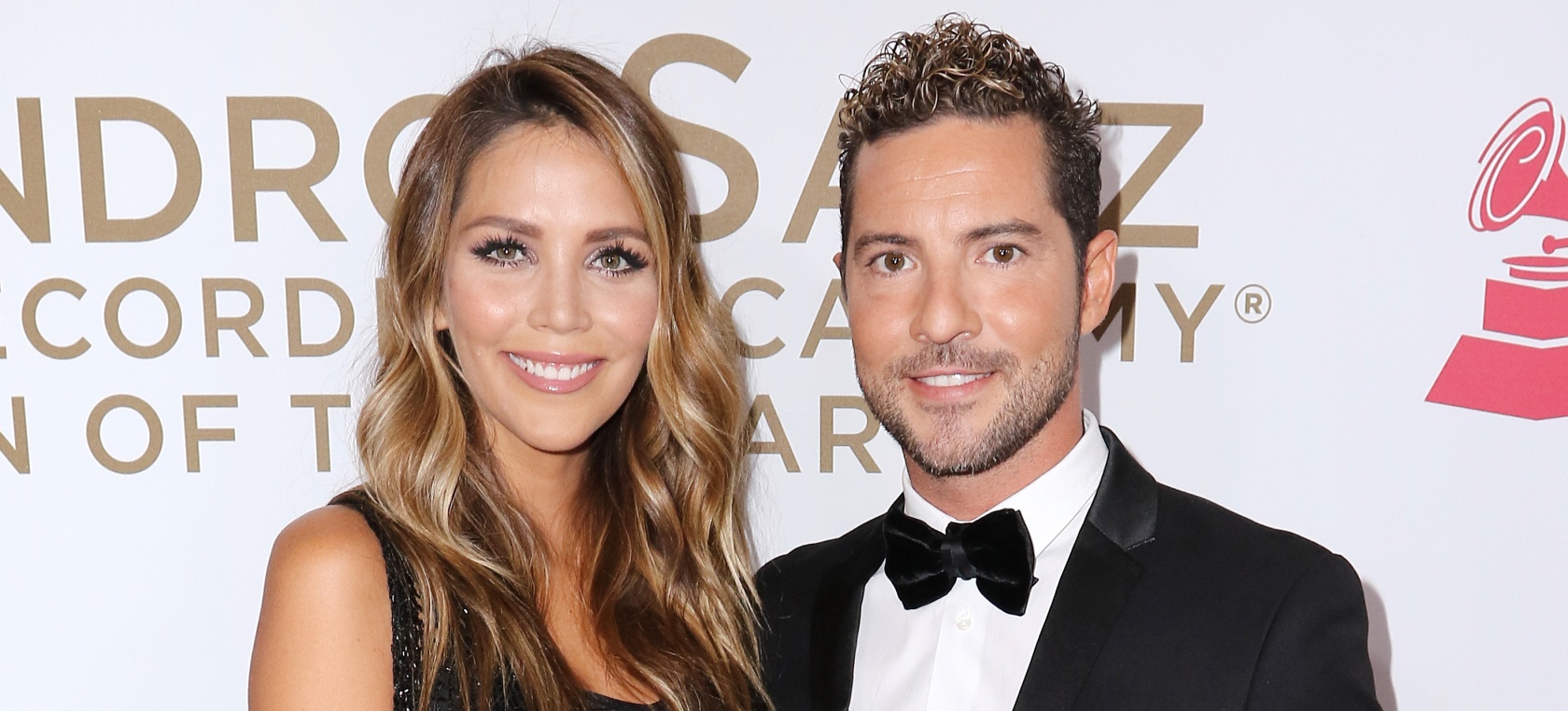 Salen las imágenes de Rosanna Zanetti y David Bisbal saliendo del hospital para volver a casa con su hija Salen las imágenes de Rosanna Zanetti y David Bisbal saliendo del hospital para volver a casa con su hija