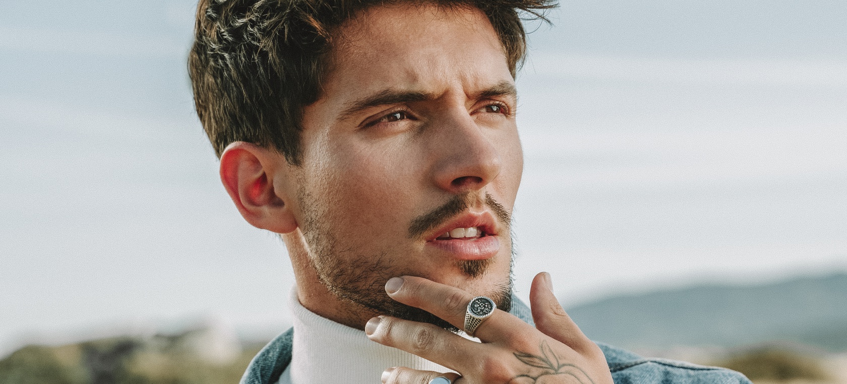 Carlos Right, del amor al desamor y tiro por que me toca Carlos Right, del amor al desamor y tiro por que me toca