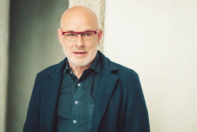 Brian Eno publica el primer videoclip de su carrera Brian Eno publica el primer videoclip de su carrera
