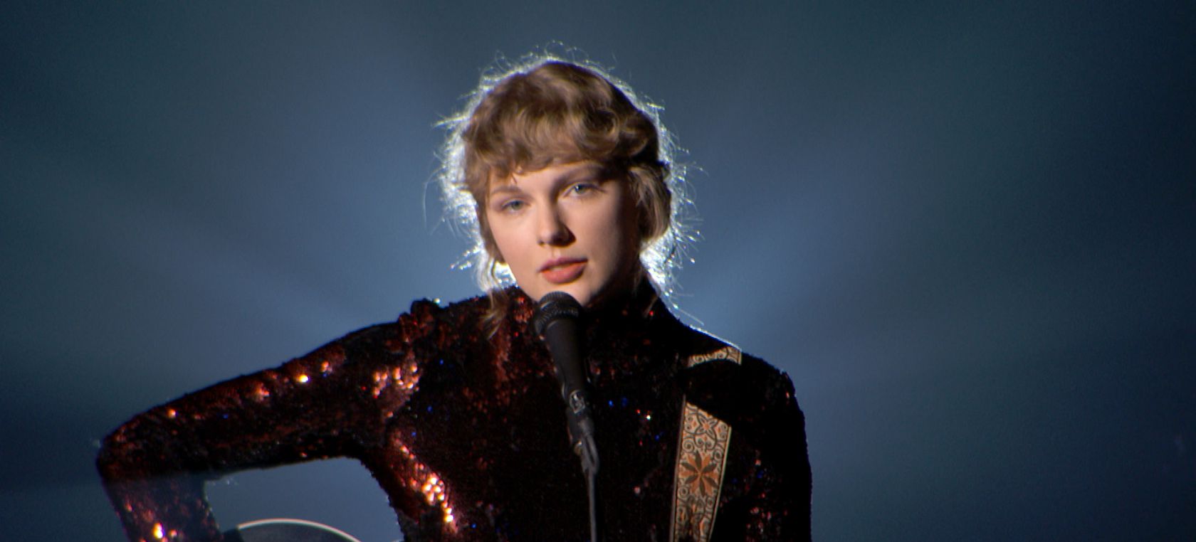 Disney + y Taylor Swift se unen en un concierto íntimo de ‘Folklore’ Disney + y Taylor Swift se unen en un concierto íntimo de ‘Folklore’