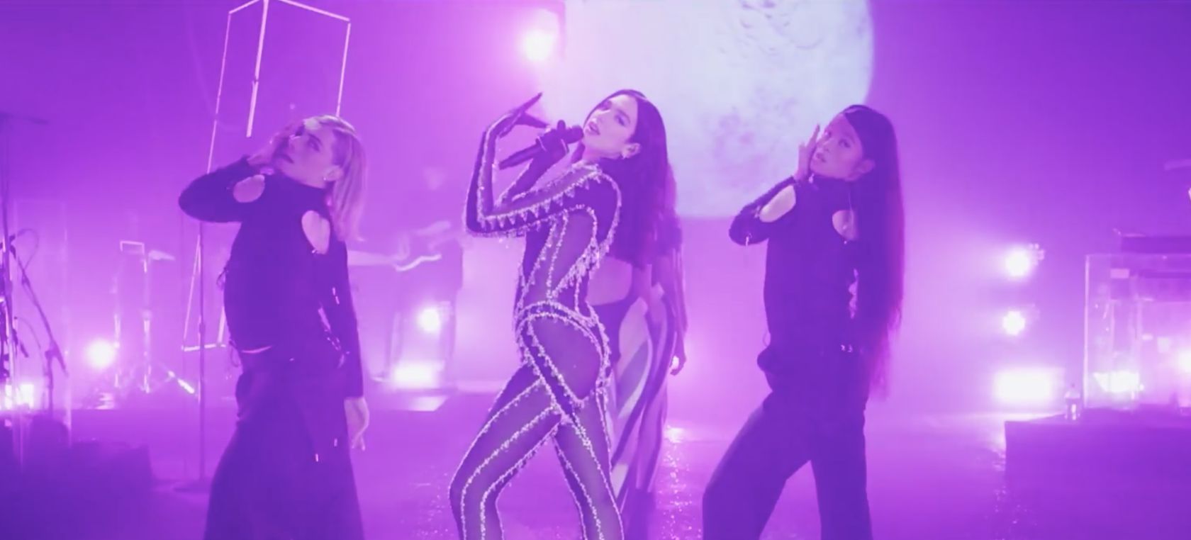 Dua Lipa rompe Internet con ‘Studio 2054’: Un concierto virtual que ha superado cualquier expectativa fan Dua Lipa rompe Internet con ‘Studio 2054’: Un concierto virtual que ha superado cualquier expectativa fan