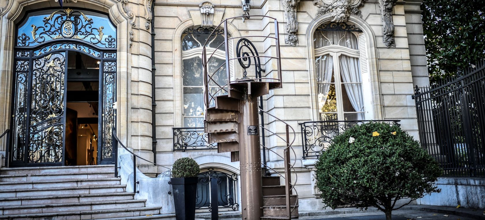 Els vídeos més vistos del 2020, l'escala de la Torre Eiffel venuda i tatuatges i pizza pels culés Els vídeos més vistos del 2020, l'escala de la Torre Eiffel venuda i tatuatges i pizza pels culés