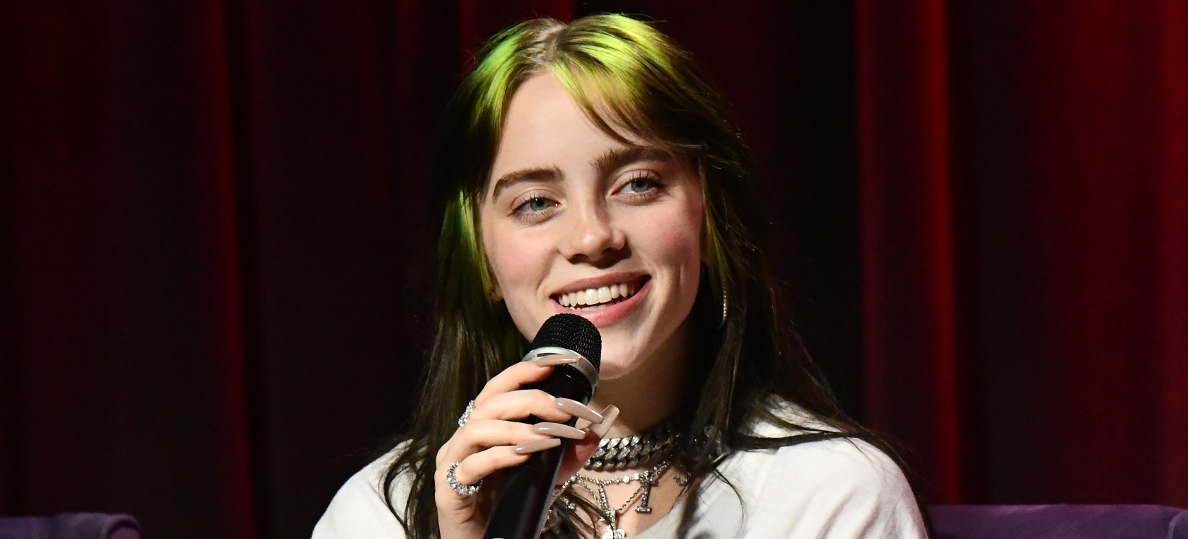 Billie Eilish desvela la razón por la que duerme en la cama con sus padres Billie Eilish desvela la razón por la que duerme en la cama con sus padres